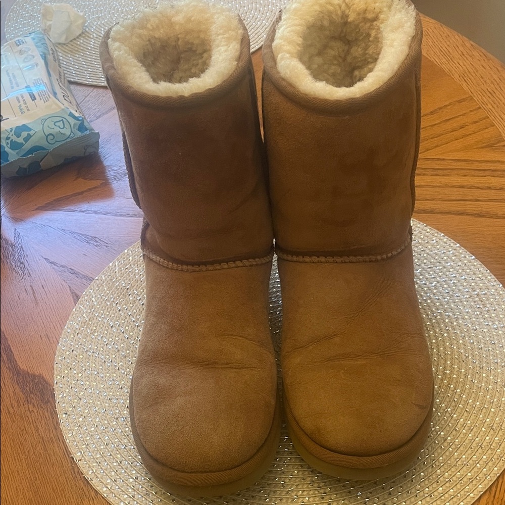 UGG